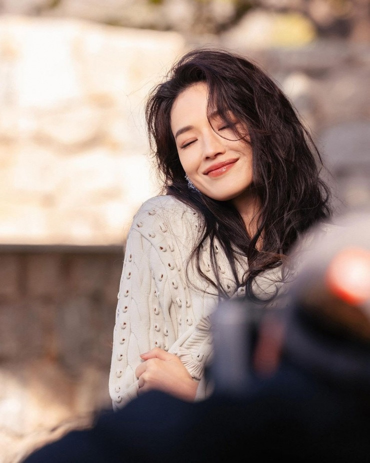 Phải đến phim “Sắc tình nam nữ” (năm 1996) đóng cùng Trương Quốc Vinh, Thư Kỳ mới rũ bỏ biệt danh “ngôi sao phim cấp 3”. Vai diễn này cũng bất ngờ mang đến cho cô giải Kim Tượng ở hạng mục "Nữ diễn viên phụ xuất sắc" – một giải thưởng uy tín mà không ngôi sao phim 18+ nào dám mơ đến.