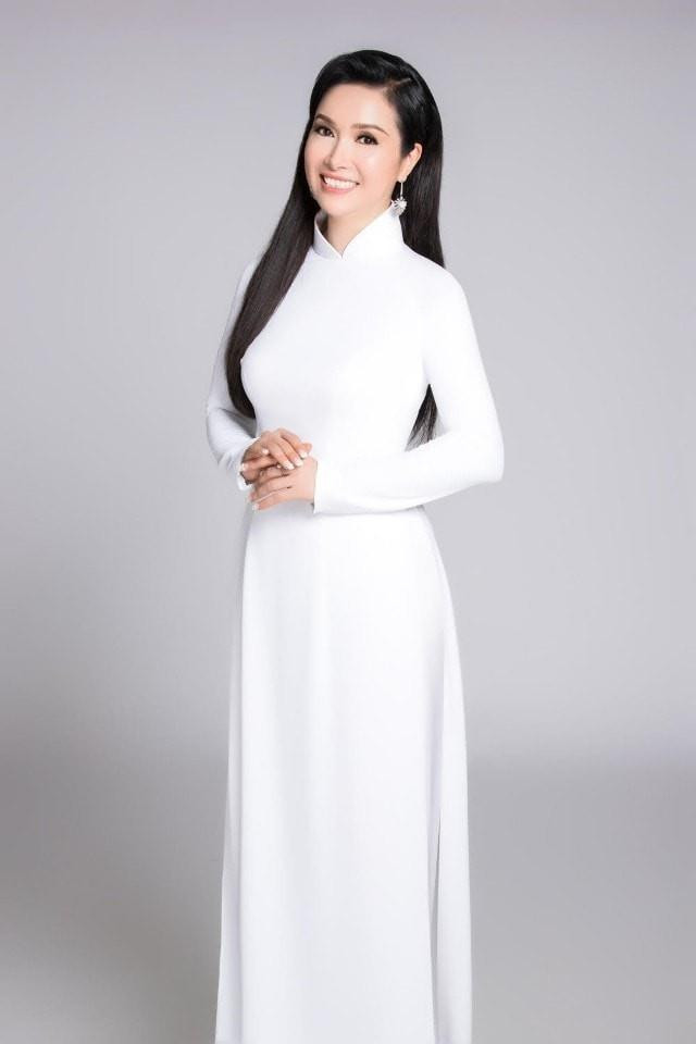 rong một cuộc trò chuyện với VietNamNet, nhà thơ Dương Kỳ Anh kể rằng: "Giải thưởng của hoa hậu được dắt ra sân khấu là chiếc xe đạp Mipha với màu sơn sáng loáng. Dạo đó, nhà Phương còn ở phố Bà Triệu, chỉ có một phòng rộng ở gác hai. Chiếc xe đạp bấy giờ là cả gia tài. Sau 3 tháng “ngắm”, mọi người bảo Phương mang xe ra tập đi. Một hôm đi học về muộn, trong người thấy mệt, Phương để xe ở chân cầu thang và cẩn thận khóa xích. Nhưng sáng hôm sau ngủ dậy, chạy vội xuống, chiếc xe đã không cánh mà bay”.