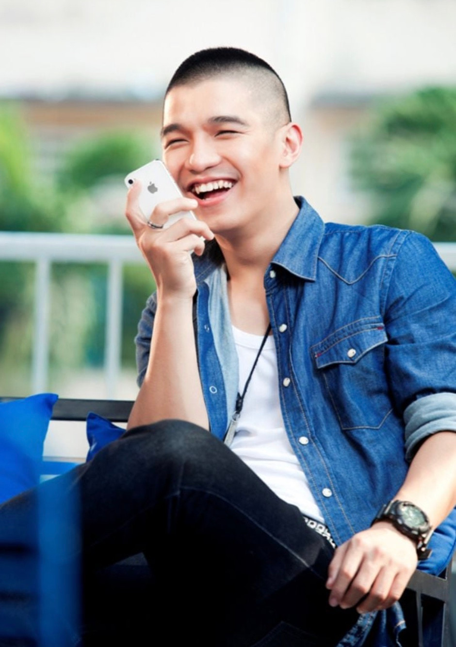 Trẻ hơn thế hệ đàn anh nhưng Cường Seven cũng đã nổi tiếng một thời gian dài. Anh sinh năm 1990, nổi tiếng với khả năng vũ đạo cũng như mối tình trong quá khứ với Chi Pu. Năm 2012, anh được khán giả yêu thích với ca khúc "Beautiful Girls" (Young Uno). Ngoài ca hát, anh từng đóng phim "Yolo", "Lôi báo". (Ảnh: FBNV)