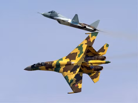 Su-35 được tích hợp nhiều công nghệ mới từ thế hệ tiêm kích thứ 5.