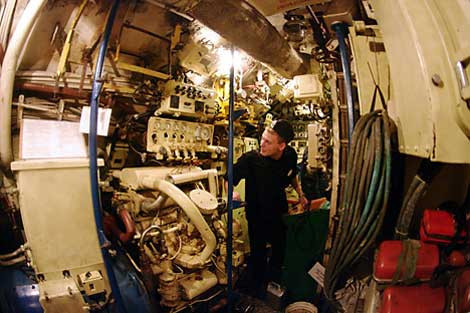 Cuộc sống trên tàu ngầm luôn bận rộn.