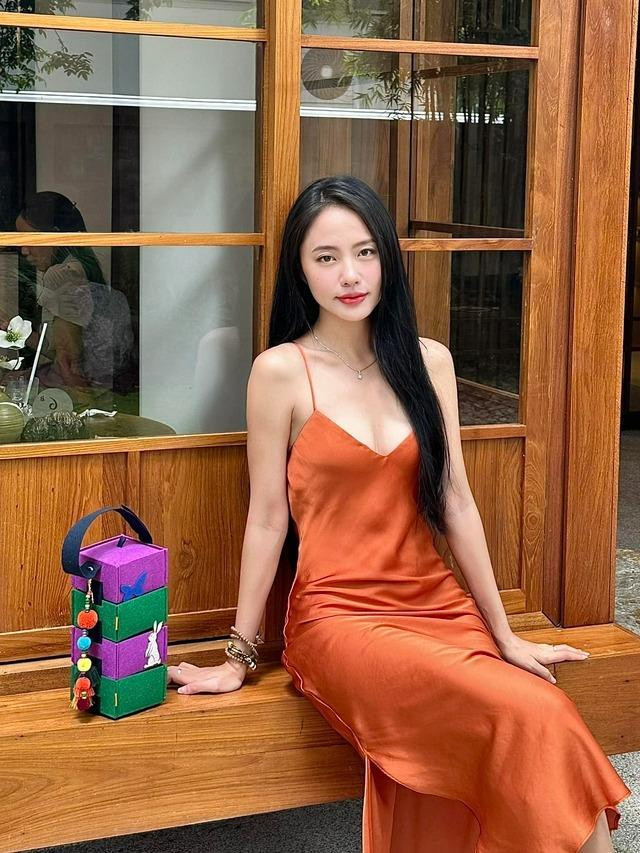 ời thường, nữ diễn viên chuộng phong cách thời trang gợi cảm.