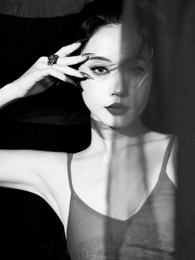 hanh Vy từng có thời gian tạm ngừng hoạt động vì vấn đề sức khỏe. Trang cá nhân của nữ diễn viên có thời gian dài im ắng vì cô tập trung hồi phục.