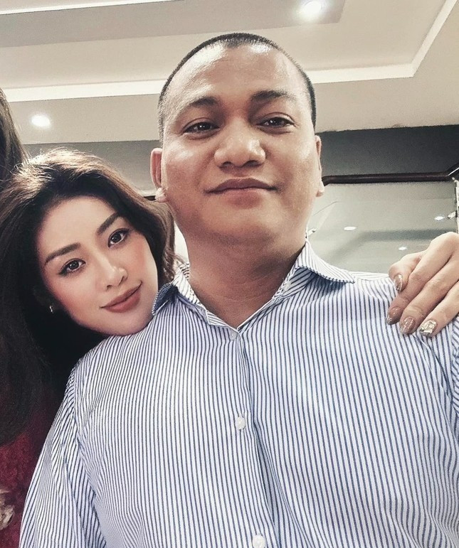 Theo nguồn tin của Tiền Phong, Khánh Vân và Nguyễn Long ra mắt họ hàng hai bên ngày 6/12 tại nhà riêng. Sau đó, Hoa hậu Hoàn vũ Việt Nam 2019 tổ chức tiệc báo hỷ với nhiếp ảnh gia Nguyễn Long ngày 12/12.