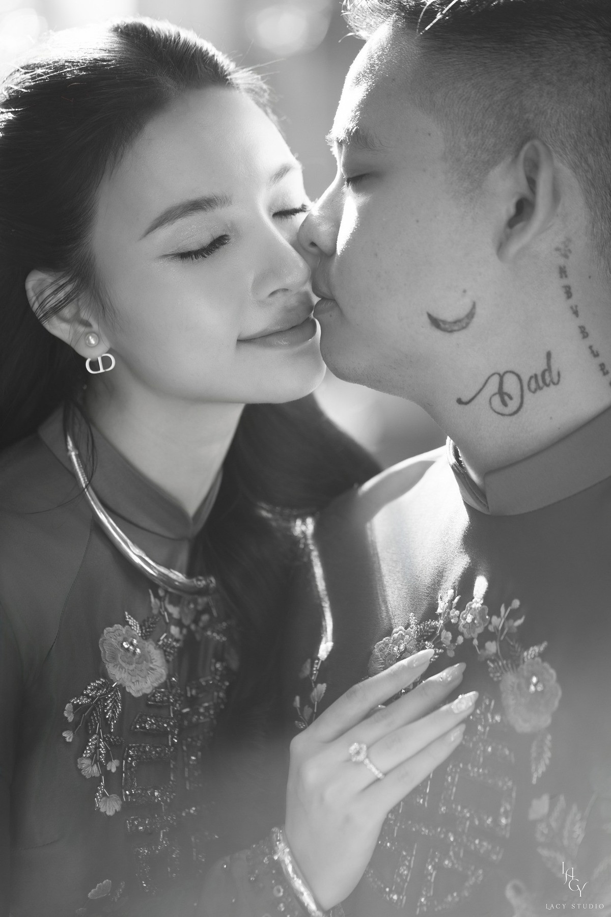 Bích Thủy sinh năm 1999, tốt nghiệp Đại học Sân khấu Điện ảnh Hà Nội. Ngoài diễn xuất, hoạt động ở nhà hát kịch, Bích Thủy còn làm người mẫu ảnh. Cô từng tham gia trong một số bộ phim như Những nẻo đường gần xa, Hương vị tình thân... Ảnh: Nguyễn Đức Duy