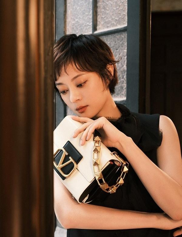 ữ diễn viên ngoài 40 tuổi ăn uống khoa học với đầy đủ các chất dinh dưỡng: tinh bột hấp thu chậm, chất đạm, chất béo lành mạnh, chất xơ và không quên bổ sung vitamin từ các loại rau củ quả tươi.