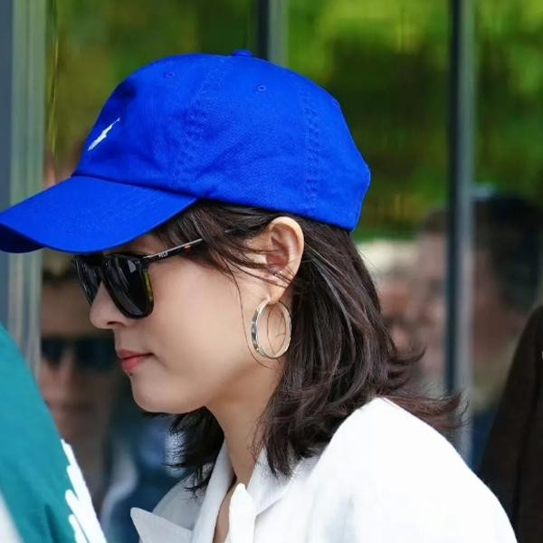 ỗi ngày, mỹ nhân Hoa ngữ dành ít nhất 30 phút cho việc tẩy trang để loại bỏ hết lớp trang điểm và bã nhờn. Với những vùng da mỏng như mắt và môi, cô sử dụng nước tẩy trang chuyên dụng, không gây khô da.