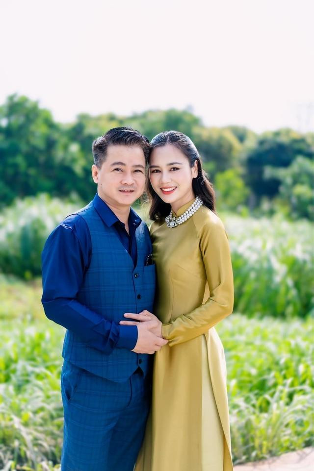 uyền Sâm chia sẻ: "Anh Quân là đồng nghiệp, là sếp của tôi ở cơ quan nhưng ở nhà, anh rất chỉn chu. Biết lịch quay của vợ bận rộn, anh Quân hỗ trợ, sắp xếp công việc, giảm bớt gặp gỡ bạn bè…".