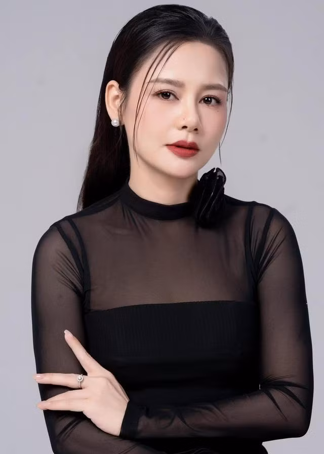 Huyền Sâm chia sẻ "bí quyết" giữ sức khỏe và nhan sắc trẻ trung: "Tôi tranh thủ thời gian rảnh rỗi tập thể dục, cố gắng uống nhiều nước, nghỉ ngơi khi nào có thể".