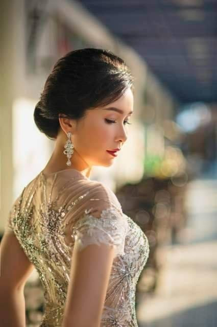 ăm 2019, Bùi Bích Phương trực tiếp điều phối hoạt động của Quỹ Giáo dục Đại học và sau Đại học Hàn Quốc tại khu vực Đông Nam Á. Sau khi tốt nghiệp, cô về nước và làm cán bộ đối ngoại ở Viện Nghiên cứu Nhà nước và Pháp luật. Bùi Bích Phương còn học thêm chuyên ngành Kinh tế quốc dân, rồi Kinh tế quốc tế.