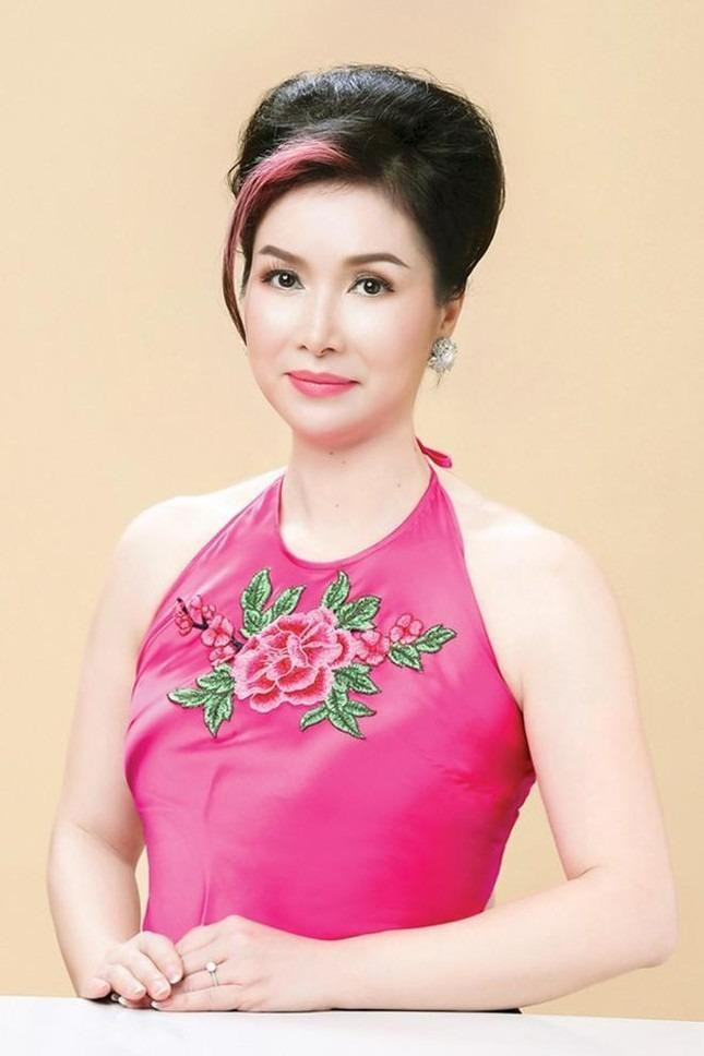 ù không hoạt động trong showbiz, thi thoảng mới xuất hiện nhưng Bùi Bích Phương kể từ khi đăng quang đến nay vẫn là một trong những hoa hậu được khán giả ngưỡng mộ bởi nhan sắc lẫn tri thức.