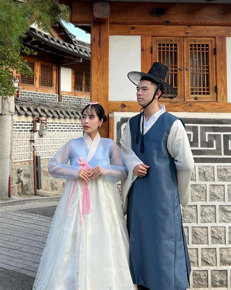 ắc vóc nhỏ bé của ca nương Kiều Anh khi chung khung hình với ông xã.