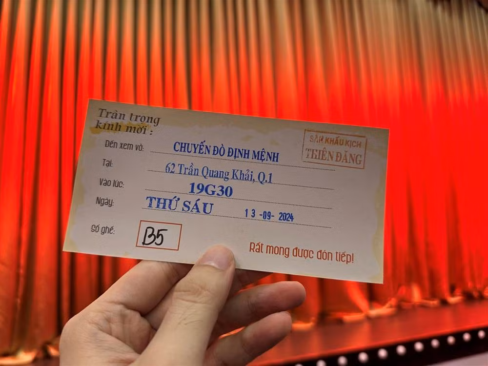 Không chỉ gắn bó trong công việc, đời thường, Mạnh Duy rất thích xem kịch. Anh thần tượng NSƯT Thành Lộc, xem không sót vở nào của ông từ Sân khấu kịch Idecaf đến Sân khấu nghệ thuật Thiên Đăng.