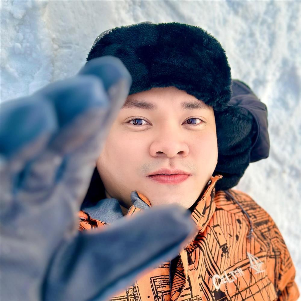 ạnh Duy độc thân, cuộc sống xoay quanh bố mẹ và bạn bè. Anh đam mê du lịch, khám phá thiên nhiên và thích ăn ngon.