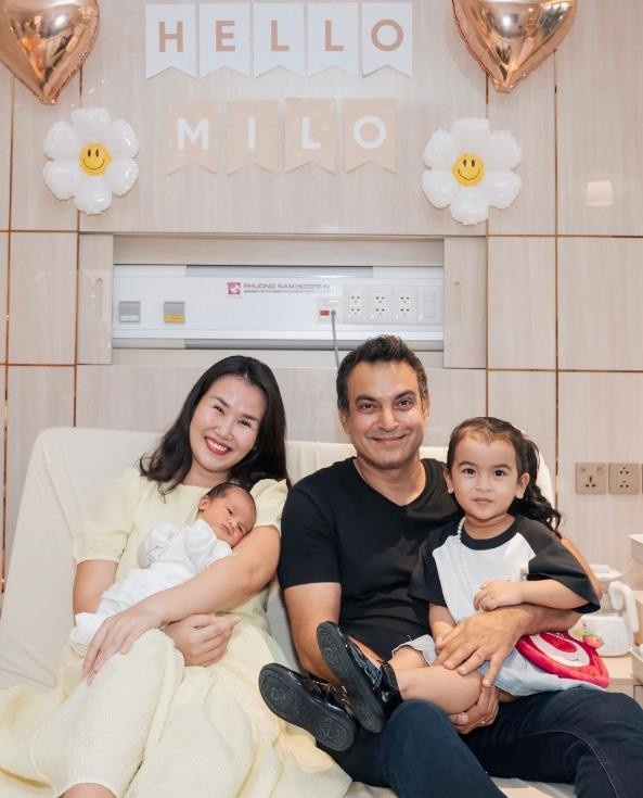 Vo Ha Tram sinh quy tu, chong doanh nhan bat khoc vui mung