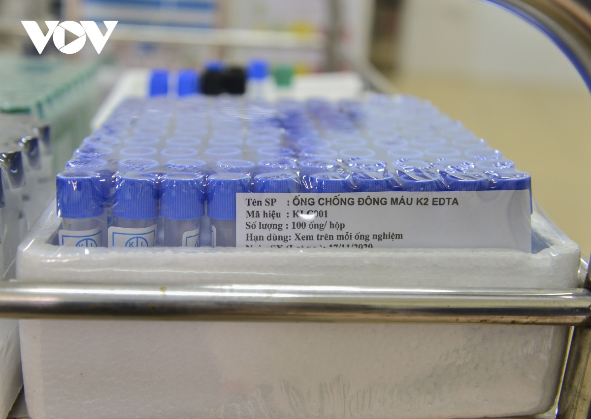 Nhiều thiết bị, vật dụng y tế, thuốc men... cũng đã được cung ứng đầy đủ, sắp xếp ngăn nắp, gọn gàng để sẵn sàng cho công tác điều trị bệnh nhân.