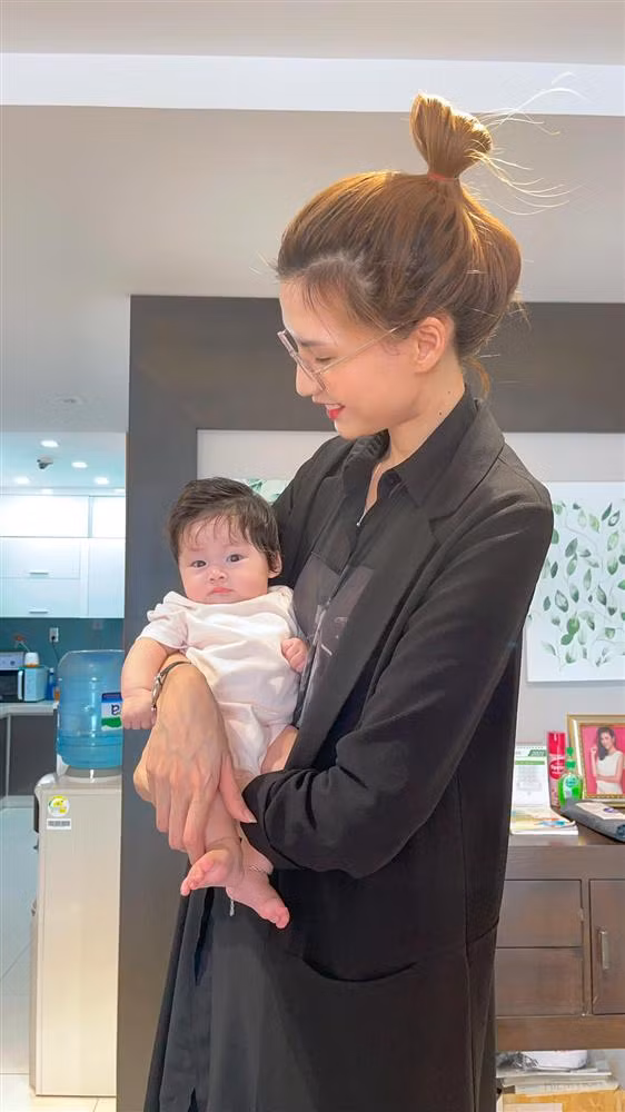 Pha Le do khoc do cuoi khi mau nu 1m90 choi nha-Hinh-2