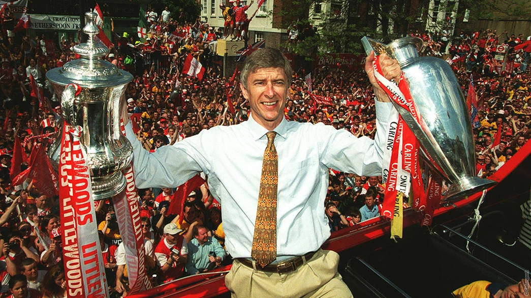  Arsene Wenger (1949 - Kỷ Sửu) đưa Arsenal từ CLB gồm toàn những cầu thủ say rượu, bợm nhậu trở thành hình mẫu phát triển của Premier League vào giữa thập niên 90 với lối đá kỹ thuật, giàu tốc độ với Thierry Henry, Patrick Vieira, Robert Pires, Dennis Bergkamp... Vị thế của nhà cầm quân người Pháp không thể bị lay chuyển trong lịch sử bất chấp việc ông không có thành công trong giai đoạn cuối dẫn dắt Arsenal.