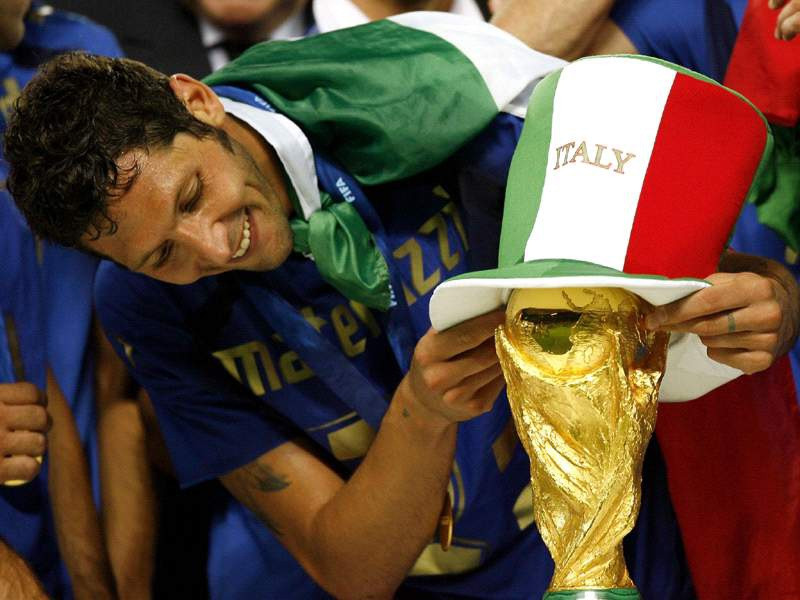 Cặp trung vệ đưa Italy vô địch World Cup 2006 đều là những trung vệ tuổi Sửu. Marco Materazzi bằng tuổi Cannavaro và là người hùng hiếm ai ngờ tới tại kỳ World Cup trên đất Đức. Alessandro Nesta mới là lựa chọn số một của đội tuyển Italy nhưng chấn thương của Nesta đã tạo cơ hội cho Materazzi. Trong chiến dịch chinh phục cúp vàng, Materazzi khi 2 bàn cho Azzurri, và khích tướng thành công để loại Zinedine Zidane của Pháp khỏi trận chung kết.