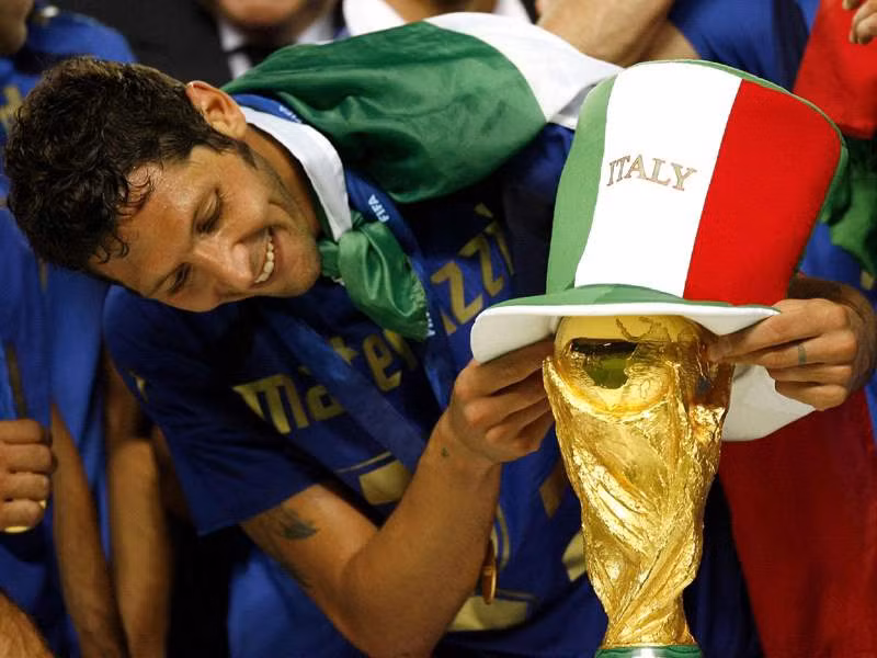 Cặp trung vệ đưa Italy vô địch World Cup 2006 đều là những trung vệ tuổi Sửu. Marco Materazzi bằng tuổi Cannavaro và là người hùng hiếm ai ngờ tới tại kỳ World Cup trên đất Đức. Alessandro Nesta mới là lựa chọn số một của đội tuyển Italy nhưng chấn thương của Nesta đã tạo cơ hội cho Materazzi. Trong chiến dịch chinh phục cúp vàng, Materazzi khi 2 bàn cho Azzurri, và khích tướng thành công để loại Zinedine Zidane của Pháp khỏi trận chung kết.