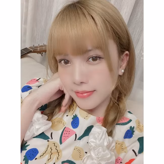 Thiều Bảo Trâm dường như đã cân bằng cuộc sống để tận hưởng không khí nhộn nhịp của năm mới. Tuy nữ ca sĩ vẫn rất xinh đẹp nhưng netizen vẫn mong gặp lại Thiều Bảo Trâm phiên bản rạng rỡ trước kia. 