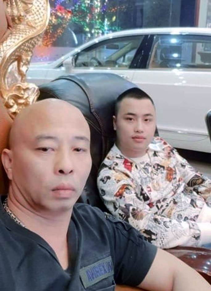 Trong vụ án Tiến “trắng” cùng đồng phạm gây thương tích cho anh Trần Ngọc Hoàng, Đường "Nhuệ" từng tìm đến nhà anh Hoàng đưa ra mức bồi thường là 130 triệu đồng, đồng thời yêu cầu anh Hoàng không đi giám định thương tích để không xử lý hình sự vụ việc.