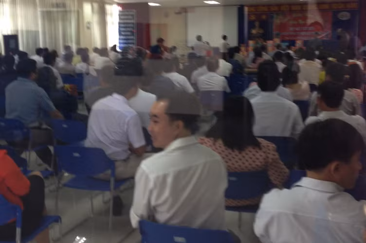 Hơn 10h, hội trường trên tầng 5 công ty điện lực Thủ Đức vẫn còn rộn rã không khí họp mặt đầu năm