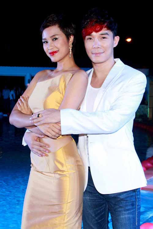 Nathan Lee và người yêu tin đồn Phương Mai từng bị ném đá khi viết một status bày tỏ quan điểm về chuyện ăn thịt chó cách đây không lâu.