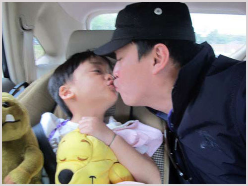 Hiện tại, Lam Trường đang có những ngày tháng hạnh phúc bên bạn gái 9x. Cả hai chia sẻ về kế hoạch đám cưới trong thời gian gần.