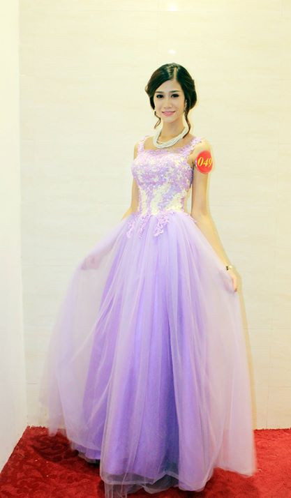 Trần Ngọc Bích sở hữu số đo ba vòng chuẩn với gương mặt khả ái và đang hoạt động trong nghề người mẫu tại Hà Nội.