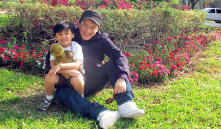 Lam Trường tranh thủ dành thời gian sang Mỹ thăm con. Tuy nhiên, anh Hai là người hiếm khi chia sẻ về cuộc sống riêng, đặc biệt về con trai. Sau chia tay, bé Kiến Văn về ở với mẹ tại Mỹ.