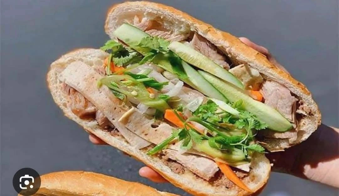 37 nguoi nhap vien sau khi an banh mi o TP HCM