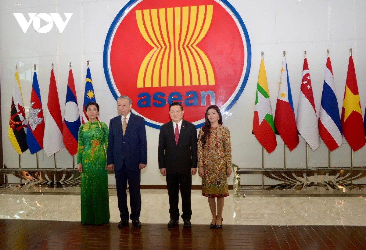 Lần đầu tiên Tổng Bí thư ĐCS Việt Nam thăm Ban Thư ký ASEAN - Hình 2 Lan dau tien Tong Bi thu DCS Viet Nam tham Ban Thu ky ASEAN-Hinh-2