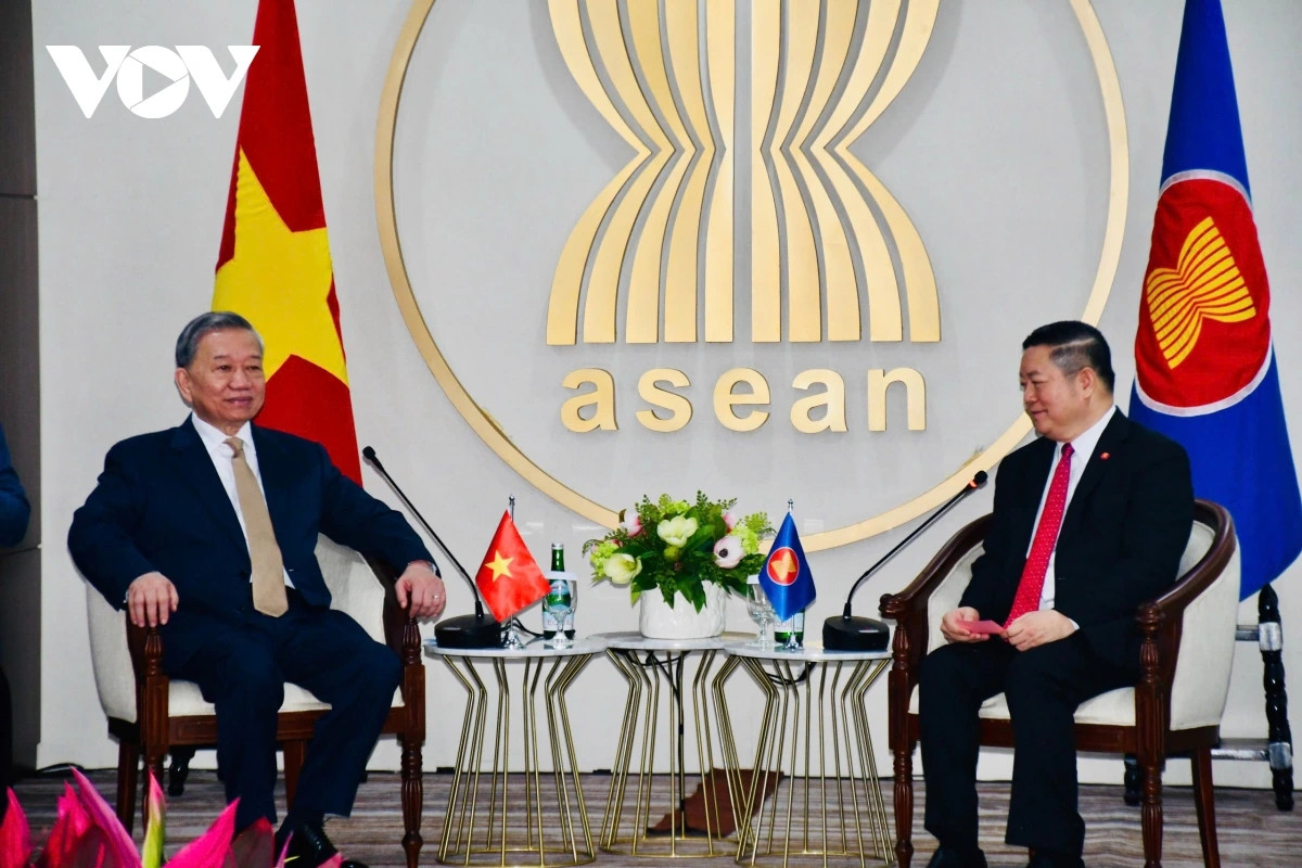 Lần đầu tiên Tổng Bí thư ĐCS Việt Nam thăm Ban Thư ký ASEAN - Hình 3 Lan dau tien Tong Bi thu DCS Viet Nam tham Ban Thu ky ASEAN-Hinh-3