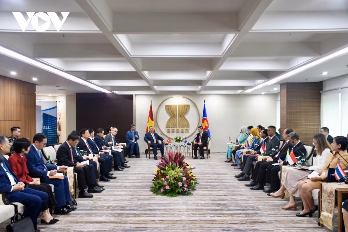 Lan dau tien Tong Bi thu DCS Viet Nam tham Ban Thu ky ASEAN-Hinh-5