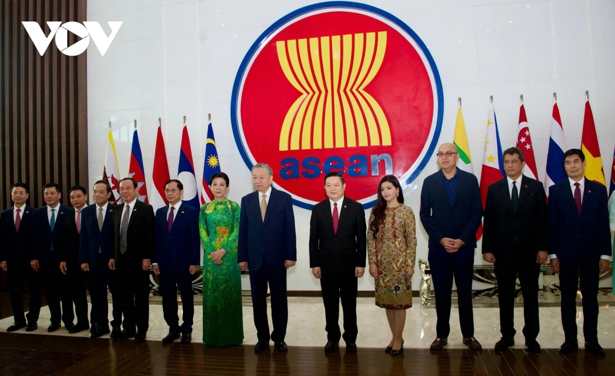 Lần đầu tiên Tổng Bí thư ĐCS Việt Nam thăm Ban Thư ký ASEAN - Hình 4 Lan dau tien Tong Bi thu DCS Viet Nam tham Ban Thu ky ASEAN-Hinh-4