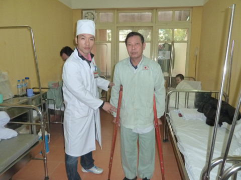 Hướng dẫn cho bệnh nhân tập luyện sau mổ.