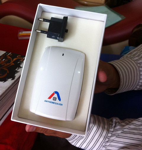 Sản phẩm Anyhomesaver AHS1-5 của Hàn Quốc do Công ty TNHH XNKTM Việt Hàn phân phối được quảng cáo tiết kiệm 30 - 40% điện năng.