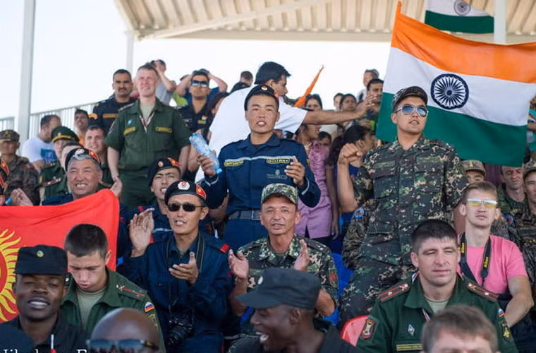 Các cổ động viên đặc biệt ở khán đài thao trường Albino.