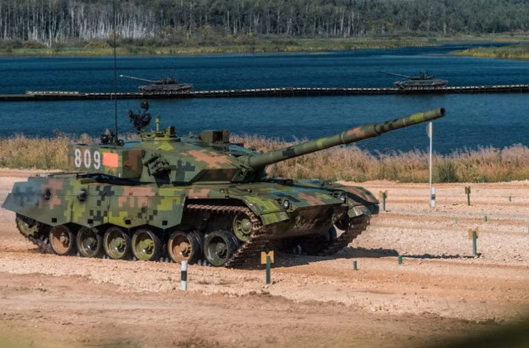 Type 96A được trang bị một động cơ diesel không rõ nguồn gốc có công suất 1.000 mã lực cho tốc độ nhanh hơn một chút so với T-72.