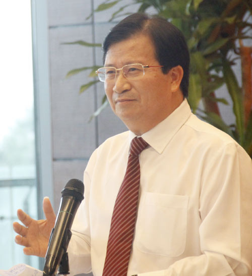 3. Ngày 8/1, xe chở Bộ trưởng Bộ Xây dựng Trịnh Đình Dũng khi đi qua tuyến đường cao tốc Nội Bài – Lào Cai đã bị người dân chặn lại, cản trở không cho đi tiếp.