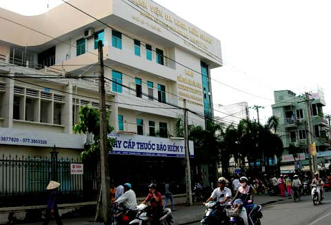 7. Ngày 7/1/2014,bà Lan (ngụ tổ 9, ấp Thạnh Bình, xã Thạnh Lộc, huyện Châu Thành, Kiên Giang) đã gửi đơn tố cáo Bệnh viện Đa khoa Kiên Giang về việc bó bột nhầm rồi cưa luôn chân con trai bà là Danh Sua.