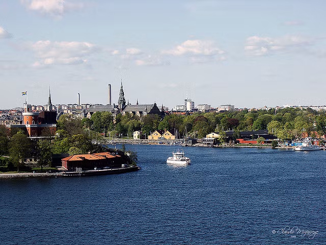 Kênh đào Stockholm, Thụy Điển được gọi là "thành phố Venice ở Bắc Âu". Stockholm gồm 14 hòn đảo, có nhiều kênh rạch tuyệt đẹp. Do đó, du khách có thể đi ngắm cảnh khắp nơi bằng thuyền.