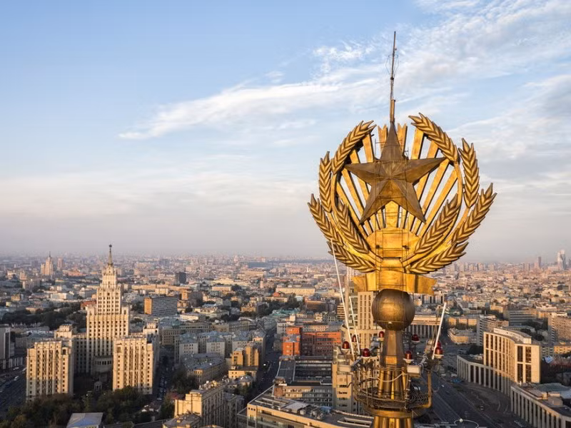 Hình ảnh ngôi sao cũng xuất hiện tại Hilton Moscow Leningradskaya Hotel.