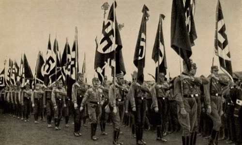 20.000 binh sĩ phát xít Đức hành quân đến Coburg để kỷ niệm giải phóng Coburg lần thứ 10.