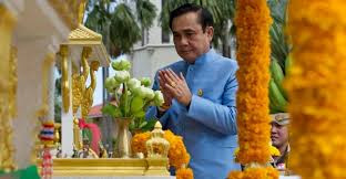 Con số 9 có phát âm trong tiếng Thái là "Gaow". Số này được tin là con số may mắn đặc biệt. Phát âm của nó cũng tương tự từ "Gaow-Nah", có nghĩa là tiến bộ.