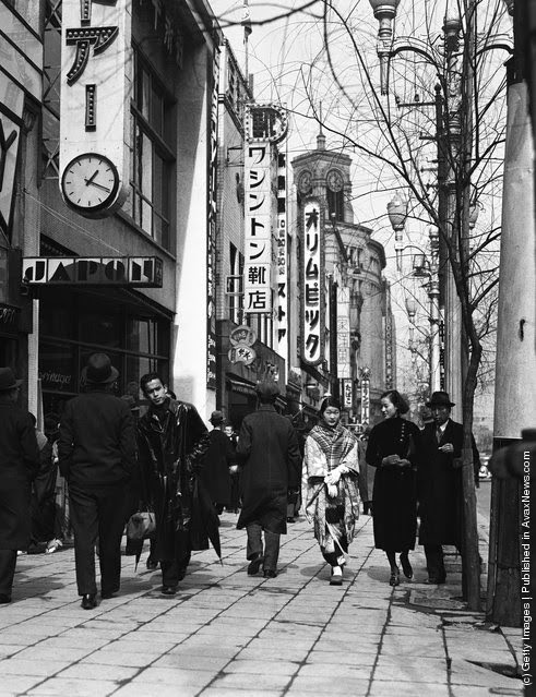 Khu phố mua sắm sầm uất ở quận Ginza, Nhật Bản.