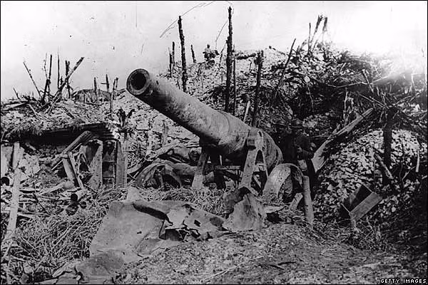 Nhiều cỗ pháo, vũ khí hạng nặng đã được hai bên sử dụng, khiến nhiều nơi giao tranh bị san thành bình địa.