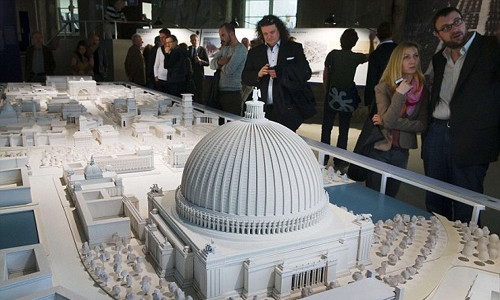 Thủ đô mới mà Hitler ấp ủ xây dựng với sân vận động, đại lộ, tượng đài... từng được hy vọng sẽ là thành phố lớn nhất thế giới đến tận 1.000 năm sau.