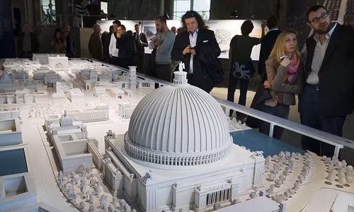 Thủ đô mới mà Hitler ấp ủ xây dựng với sân vận động, đại lộ, tượng đài... từng được hy vọng sẽ là thành phố lớn nhất thế giới đến tận 1.000 năm sau.